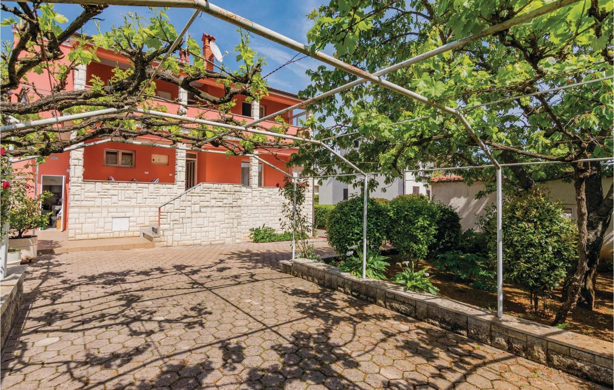 1 Bedroom Lovely Apartment In Rovinj Buitenkant foto