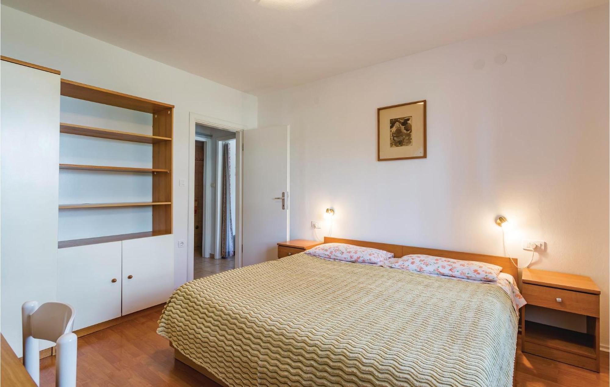 1 Bedroom Lovely Apartment In Rovinj Buitenkant foto