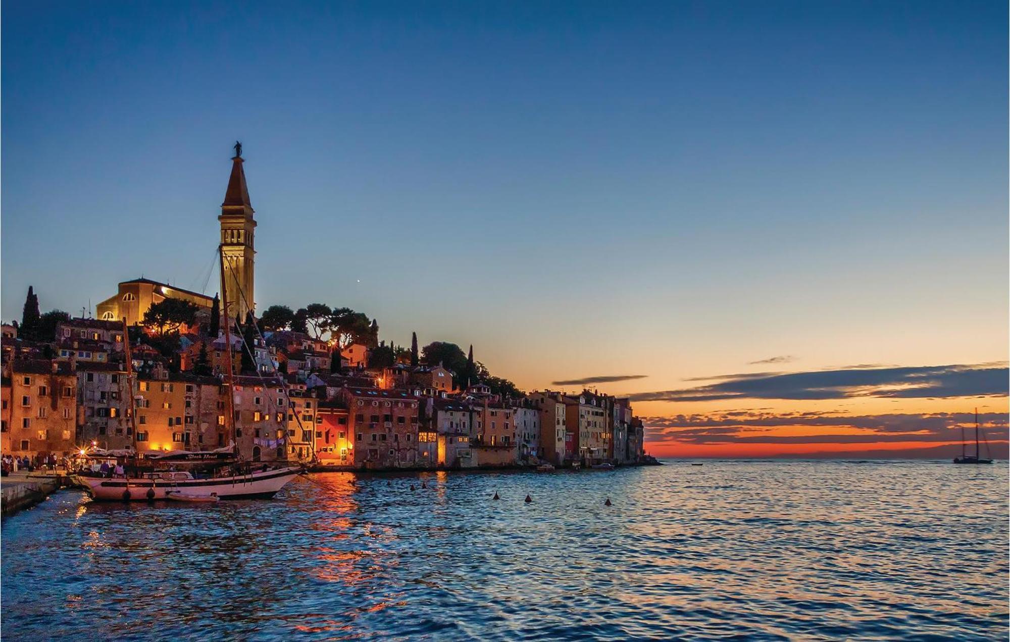 1 Bedroom Lovely Apartment In Rovinj Buitenkant foto