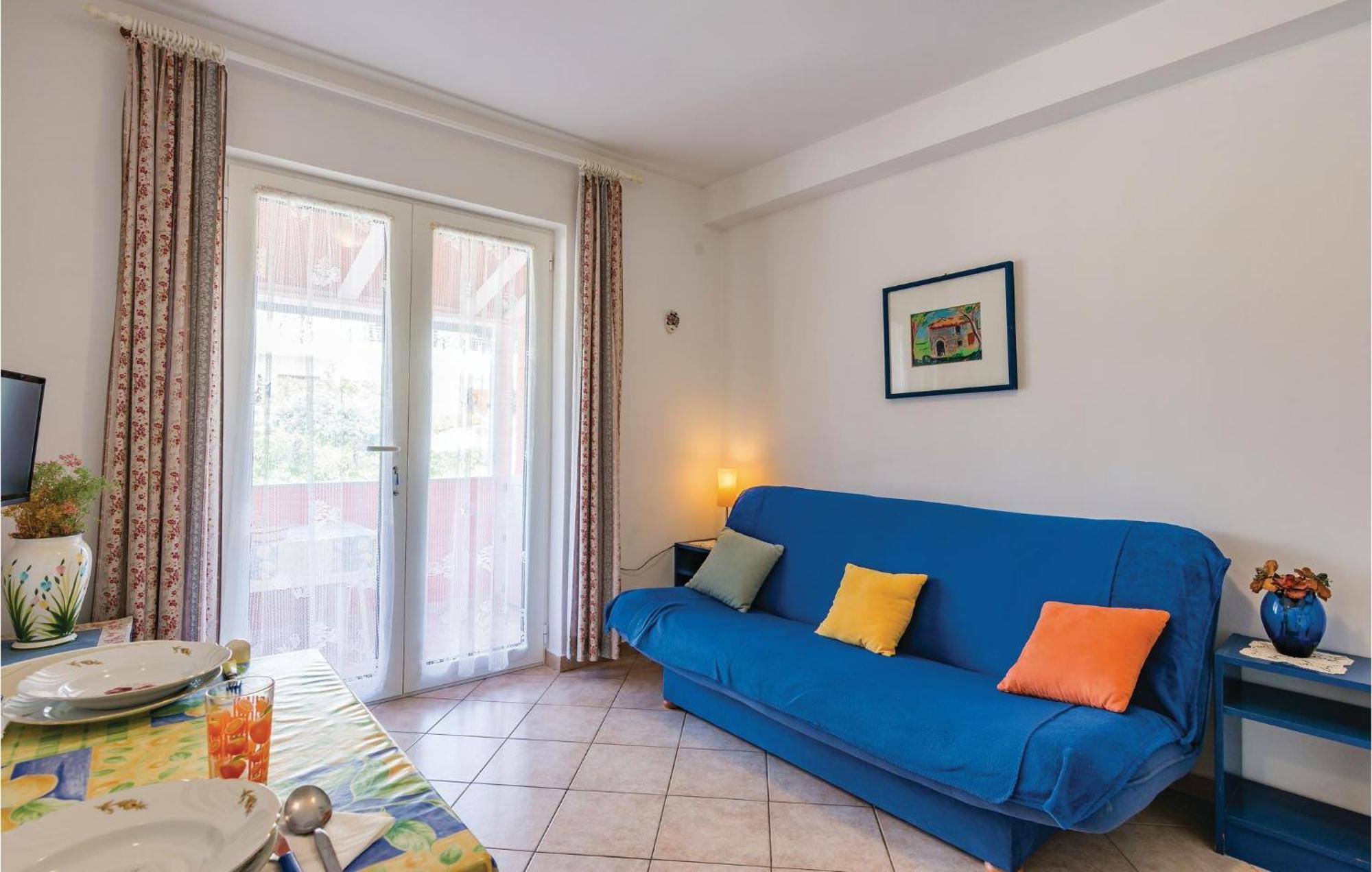 1 Bedroom Lovely Apartment In Rovinj Buitenkant foto