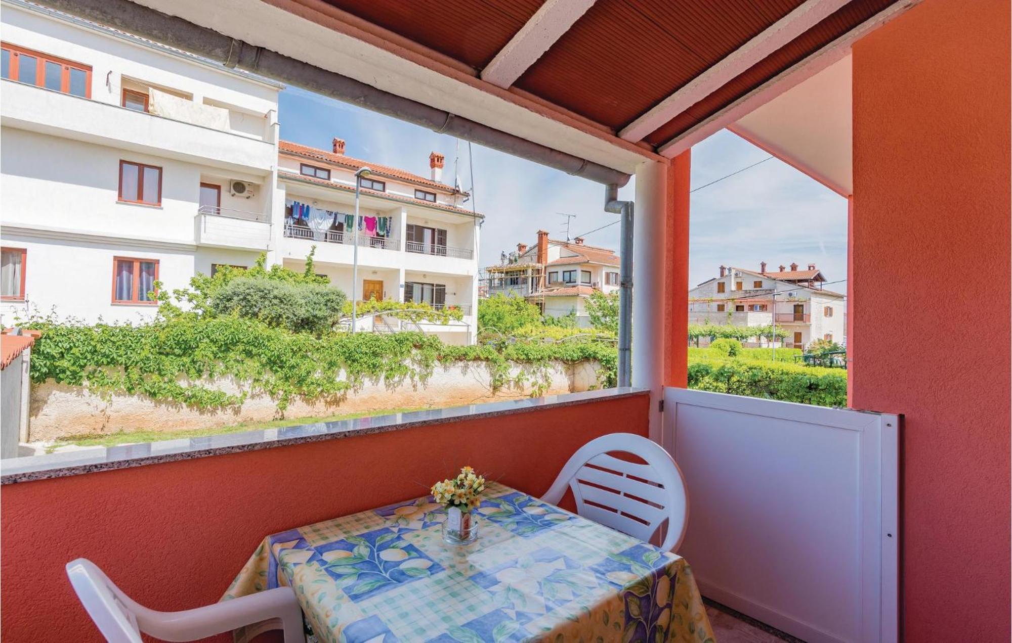 1 Bedroom Lovely Apartment In Rovinj Buitenkant foto
